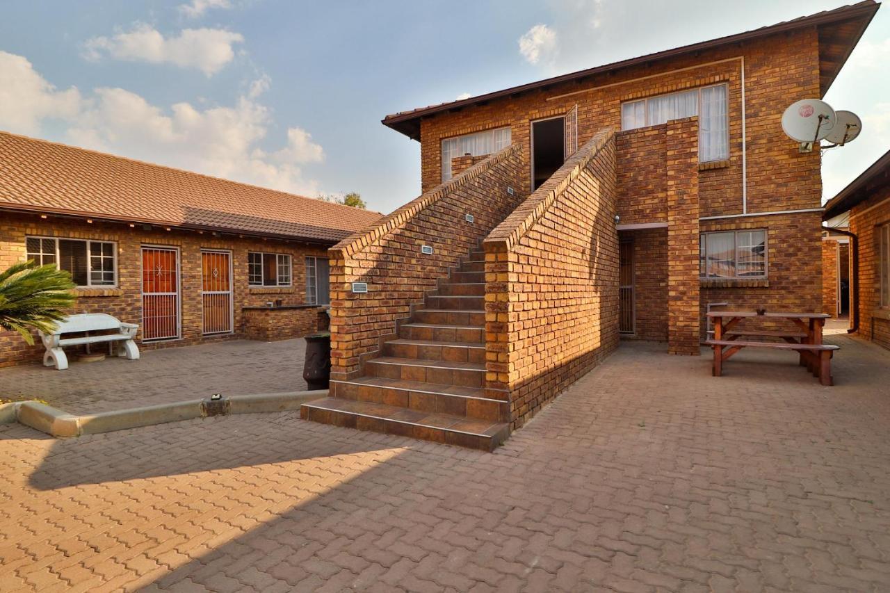 Rudman Townhouses - Family Apartment Boksburg Ngoại thất bức ảnh