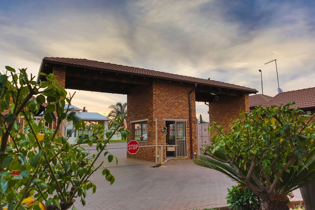 Rudman Townhouses - Family Apartment Boksburg Ngoại thất bức ảnh